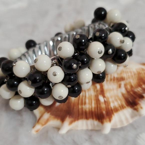 Black and white beaded expansion bracelet•Bundle! - Picture 1 of 8